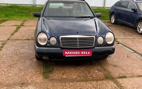 Mercedes-Benz E-Класс, 1998 год, 320 000 рублей, 3 фотография