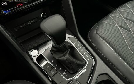 Volkswagen Tiguan II, 2023 год, 4 450 000 рублей, 20 фотография