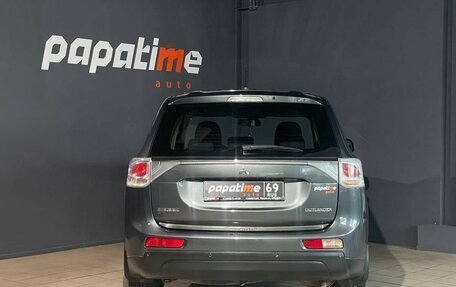 Mitsubishi Outlander III рестайлинг 3, 2014 год, 1 250 000 рублей, 4 фотография