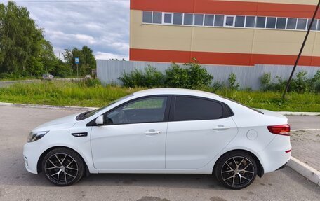 KIA Rio III рестайлинг, 2015 год, 1 089 000 рублей, 2 фотография