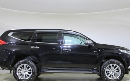 Mitsubishi Pajero Sport III рестайлинг, 2020 год, 3 550 000 рублей, 4 фотография