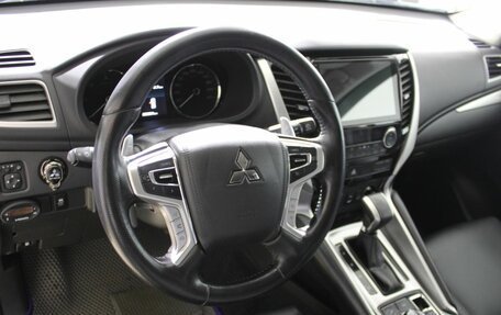 Mitsubishi Pajero Sport III рестайлинг, 2020 год, 3 550 000 рублей, 12 фотография