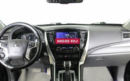 Mitsubishi Pajero Sport III рестайлинг, 2020 год, 3 550 000 рублей, 10 фотография