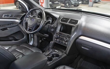 Ford Explorer VI, 2017 год, 3 149 000 рублей, 12 фотография