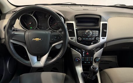 Chevrolet Cruze II, 2010 год, 682 000 рублей, 6 фотография