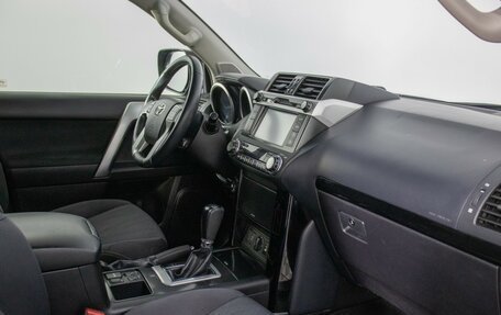 Toyota Land Cruiser Prado 150 рестайлинг 2, 2015 год, 2 600 000 рублей, 9 фотография