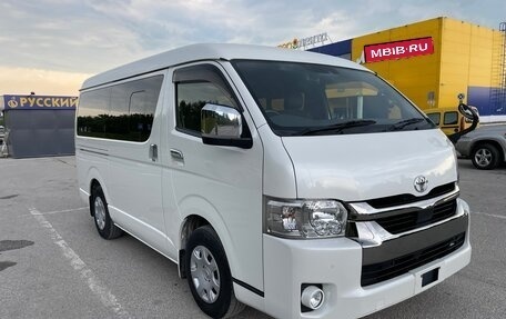 Toyota HiAce H200, 2020 год, 4 250 000 рублей, 1 фотография