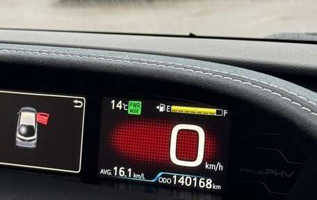 Toyota Prius IV XW50, 2018 год, 2 250 000 рублей, 5 фотография