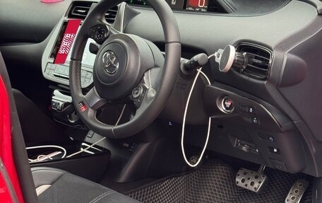 Toyota Prius IV XW50, 2018 год, 2 250 000 рублей, 3 фотография