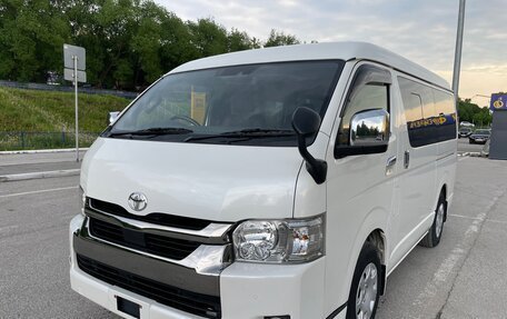 Toyota HiAce H200, 2020 год, 4 250 000 рублей, 2 фотография