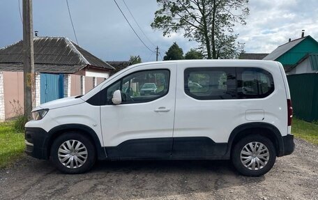 Peugeot Rifter I, 2021 год, 1 400 000 рублей, 2 фотография