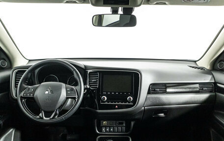 Mitsubishi Outlander III рестайлинг 3, 2022 год, 2 389 898 рублей, 13 фотография