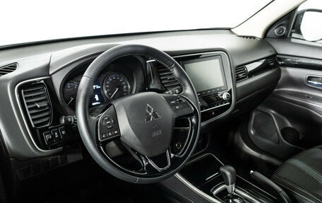 Mitsubishi Outlander III рестайлинг 3, 2022 год, 2 389 898 рублей, 11 фотография
