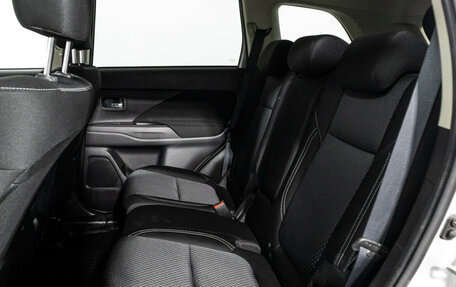 Mitsubishi Outlander III рестайлинг 3, 2022 год, 2 389 898 рублей, 10 фотография