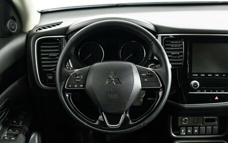 Mitsubishi Outlander III рестайлинг 3, 2022 год, 2 389 898 рублей, 19 фотография