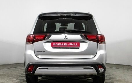 Mitsubishi Outlander III рестайлинг 3, 2022 год, 2 389 898 рублей, 6 фотография