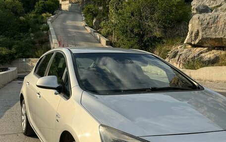 Opel Astra J, 2013 год, 934 000 рублей, 1 фотография