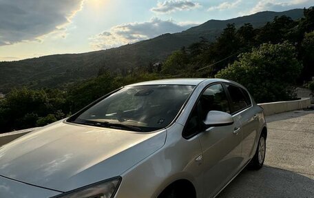 Opel Astra J, 2013 год, 934 000 рублей, 2 фотография