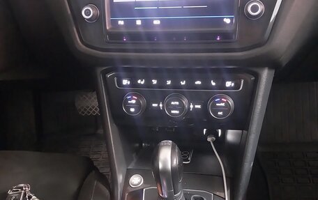 Volkswagen Tiguan II, 2017 год, 1 800 000 рублей, 2 фотография