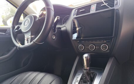 Volkswagen Jetta VI, 2012 год, 1 100 000 рублей, 2 фотография
