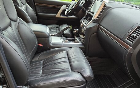 Toyota Land Cruiser 200, 2019 год, 8 000 000 рублей, 3 фотография