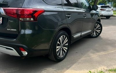 Mitsubishi Outlander III рестайлинг 3, 2020 год, 2 250 000 рублей, 1 фотография