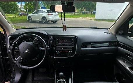 Mitsubishi Outlander III рестайлинг 3, 2020 год, 2 250 000 рублей, 5 фотография