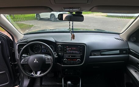 Mitsubishi Outlander III рестайлинг 3, 2020 год, 2 250 000 рублей, 4 фотография