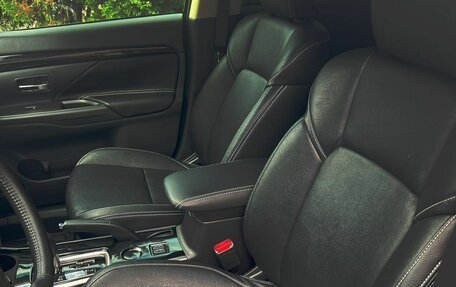 Mitsubishi Outlander III рестайлинг 3, 2020 год, 2 250 000 рублей, 6 фотография