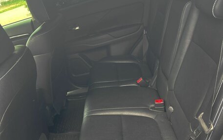 Mitsubishi Outlander III рестайлинг 3, 2020 год, 2 250 000 рублей, 7 фотография