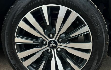 Mitsubishi Outlander III рестайлинг 3, 2020 год, 2 250 000 рублей, 12 фотография
