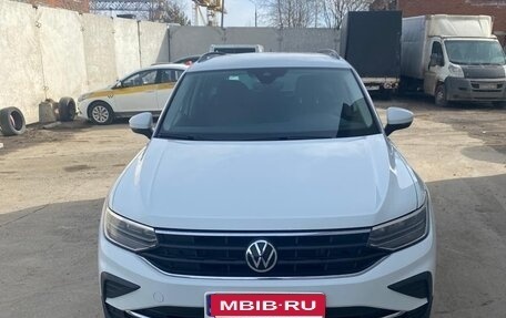 Volkswagen Tiguan II, 2020 год, 2 950 000 рублей, 8 фотография