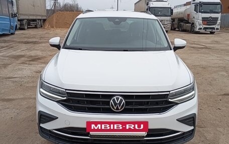 Volkswagen Tiguan II, 2020 год, 2 950 000 рублей, 12 фотография