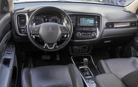 Mitsubishi Outlander III рестайлинг 3, 2017 год, 1 950 000 рублей, 6 фотография