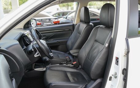 Mitsubishi Outlander III рестайлинг 3, 2017 год, 1 950 000 рублей, 10 фотография