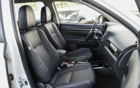 Mitsubishi Outlander III рестайлинг 3, 2017 год, 1 950 000 рублей, 8 фотография