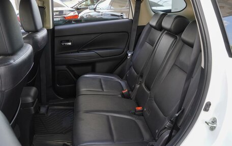 Mitsubishi Outlander III рестайлинг 3, 2017 год, 1 950 000 рублей, 9 фотография