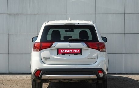 Mitsubishi Outlander III рестайлинг 3, 2017 год, 1 950 000 рублей, 4 фотография