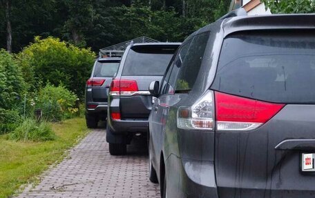 Toyota Land Cruiser 200, 2018 год, 7 450 000 рублей, 9 фотография
