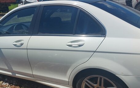 Mercedes-Benz C-Класс, 2010 год, 1 000 000 рублей, 4 фотография