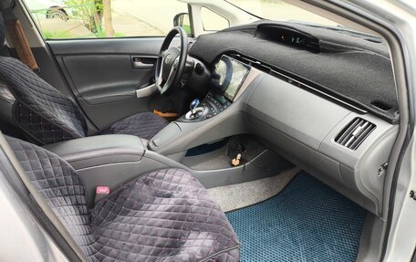 Toyota Prius, 2010 год, 950 000 рублей, 2 фотография