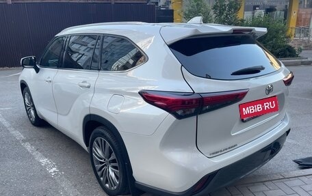 Toyota Highlander, 2021 год, 6 200 000 рублей, 4 фотография