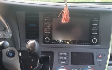 Toyota Sienna III, 2018 год, 2 900 000 рублей, 7 фотография