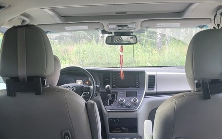 Toyota Sienna III, 2018 год, 2 900 000 рублей, 5 фотография