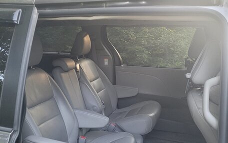 Toyota Sienna III, 2018 год, 2 900 000 рублей, 8 фотография