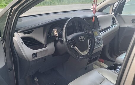 Toyota Sienna III, 2018 год, 2 900 000 рублей, 14 фотография