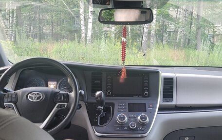 Toyota Sienna III, 2018 год, 2 900 000 рублей, 6 фотография