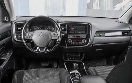 Mitsubishi Outlander III рестайлинг 3, 2019 год, 2 468 000 рублей, 6 фотография