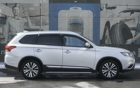 Mitsubishi Outlander III рестайлинг 3, 2019 год, 2 468 000 рублей, 5 фотография