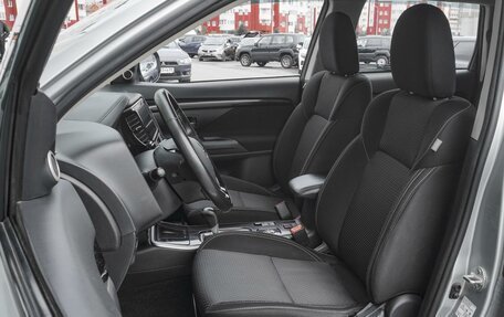 Mitsubishi Outlander III рестайлинг 3, 2019 год, 2 468 000 рублей, 10 фотография